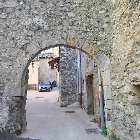 Le De La Baume